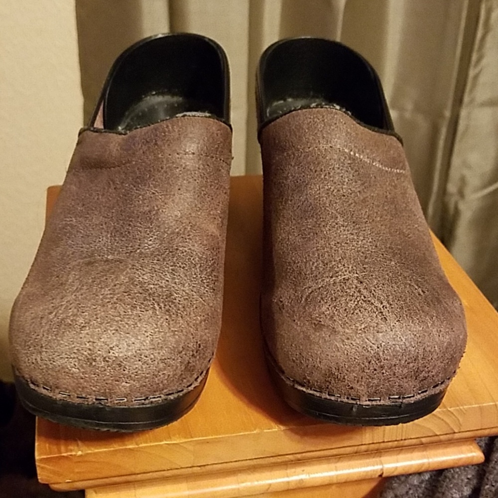 Sanita clogs (reposh)